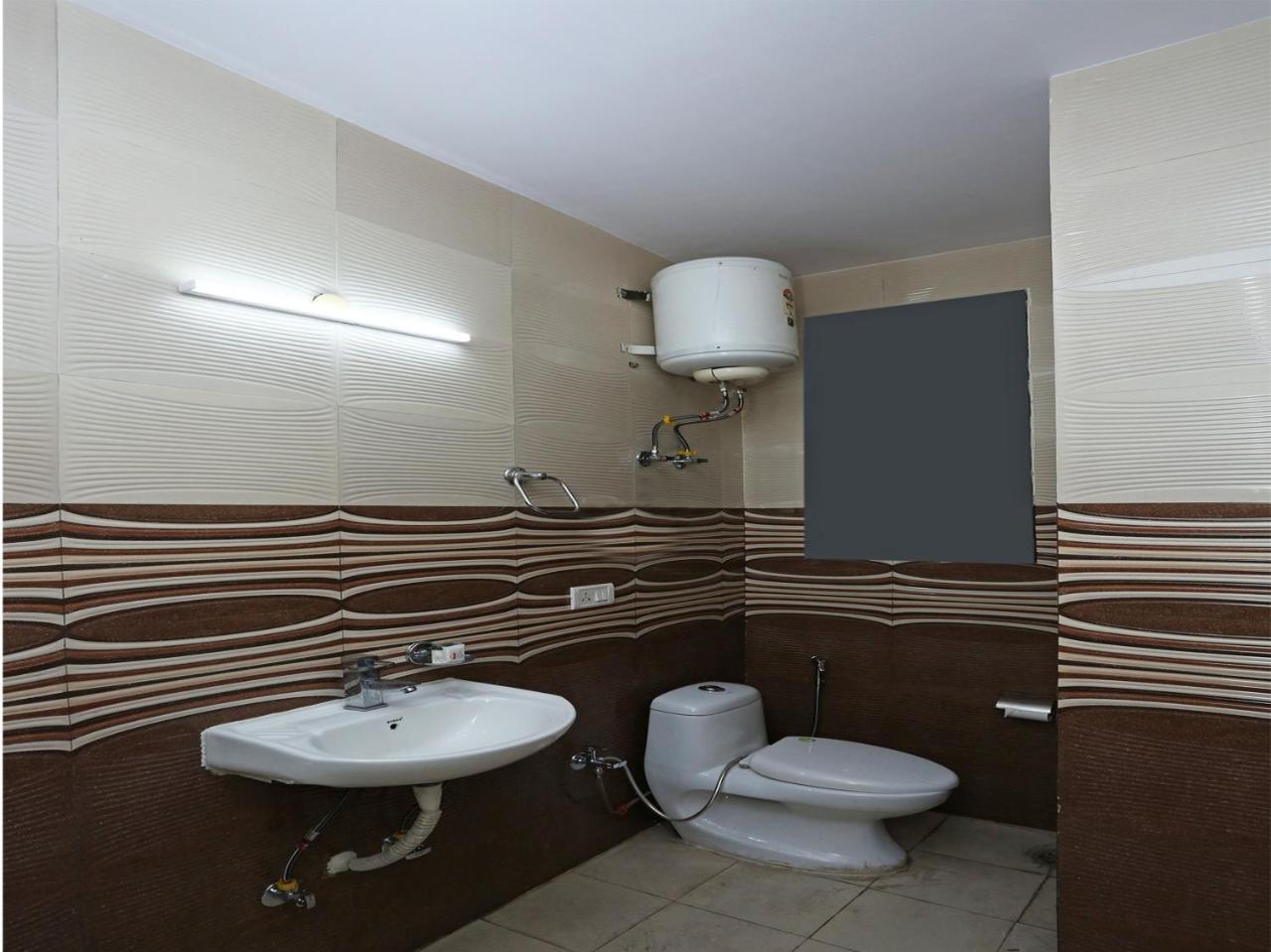 Oyo 472 Hotel Sareen Νέο Δελχί Εξωτερικό φωτογραφία